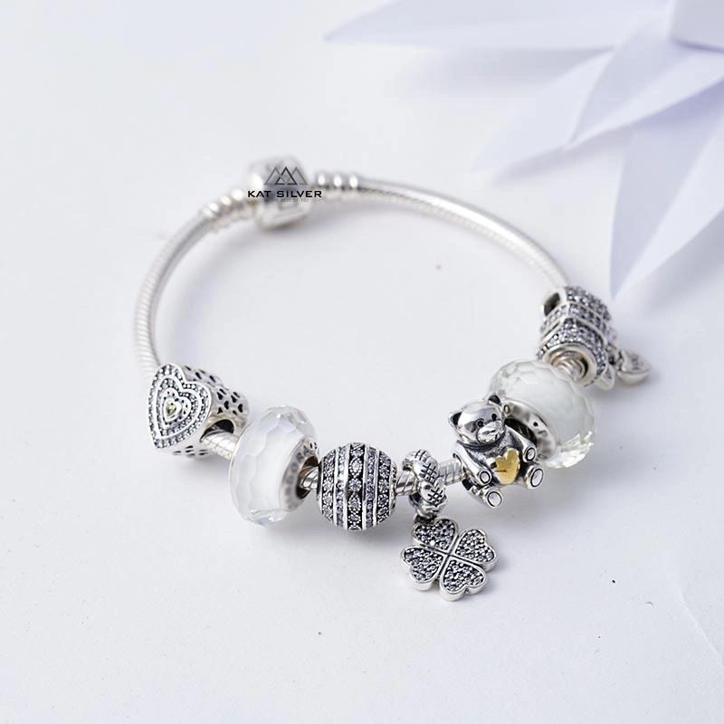 Mỗi charm thường mang một ý nghĩa riêng.