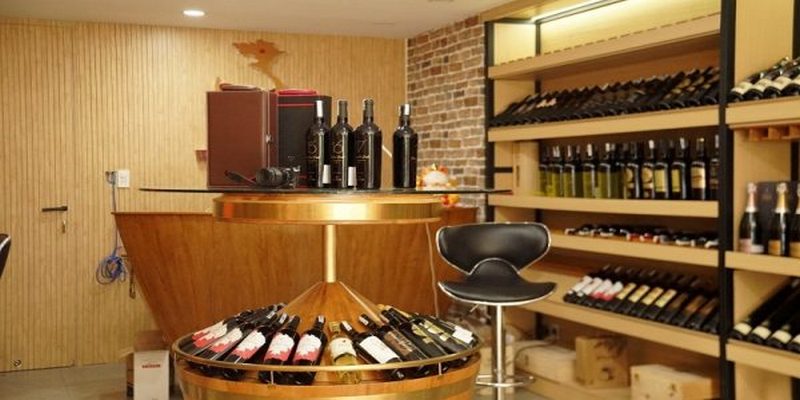 Rượu AK là địa chỉ mua rượu vang uy tín ở TPHCM uy tín với đa dạng sản phẩm